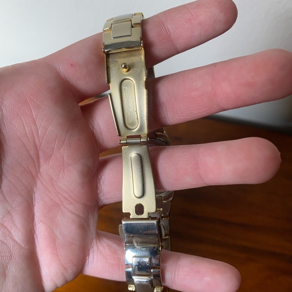 Ladies watch with mother of pearl dial - Picture 7 of 9